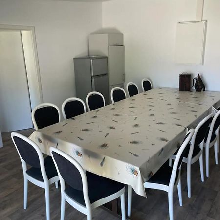 Ferienzimmer Mit Zwei Einzelbetten Und Gemeinschaftkueche Warnow  Eksteriør bilde